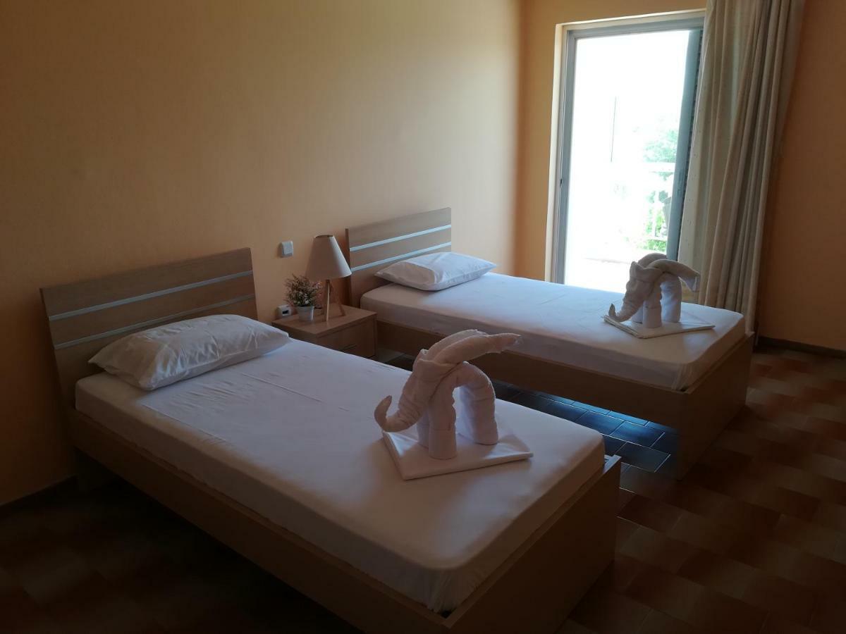 Eleftheria'S Apartments Erateini Dış mekan fotoğraf